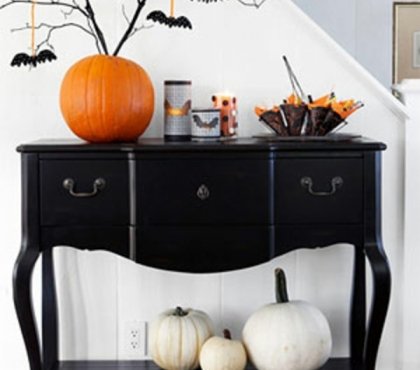 décoration-fête-Halloween-chauve-souris-suspendues-citrouilles-blanches