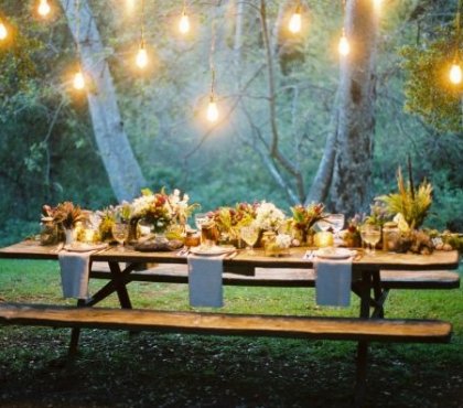 décoration de jardin coin-repas table-pleine-lumières