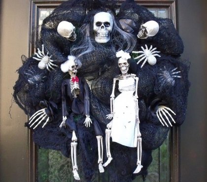 décoration-macabre-Halloween-squelettes-crânes-araignées