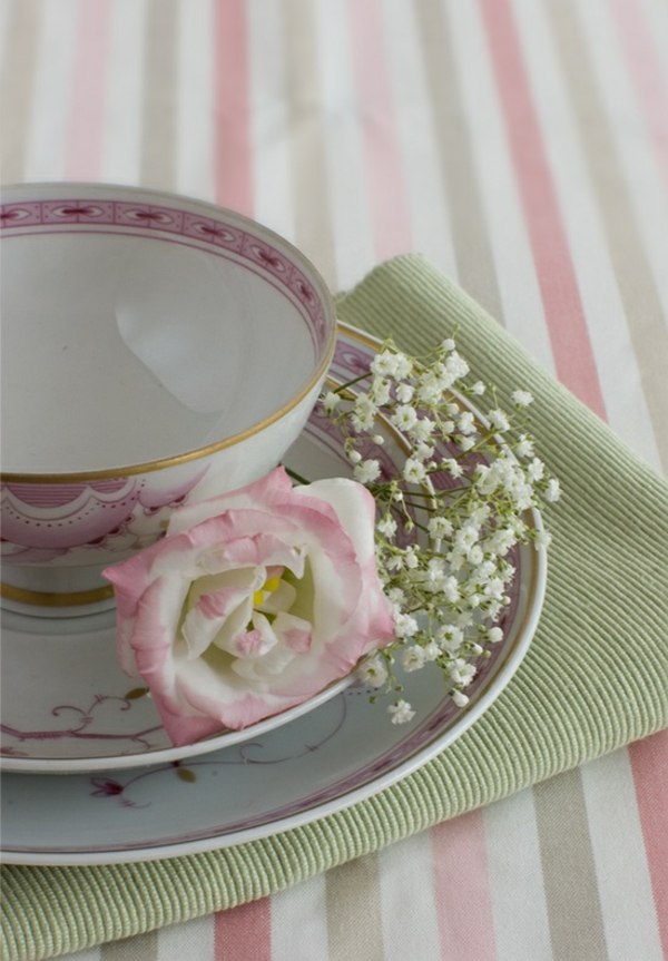 décoration-table-DIY-idées-élégantes-tasse-café-rose