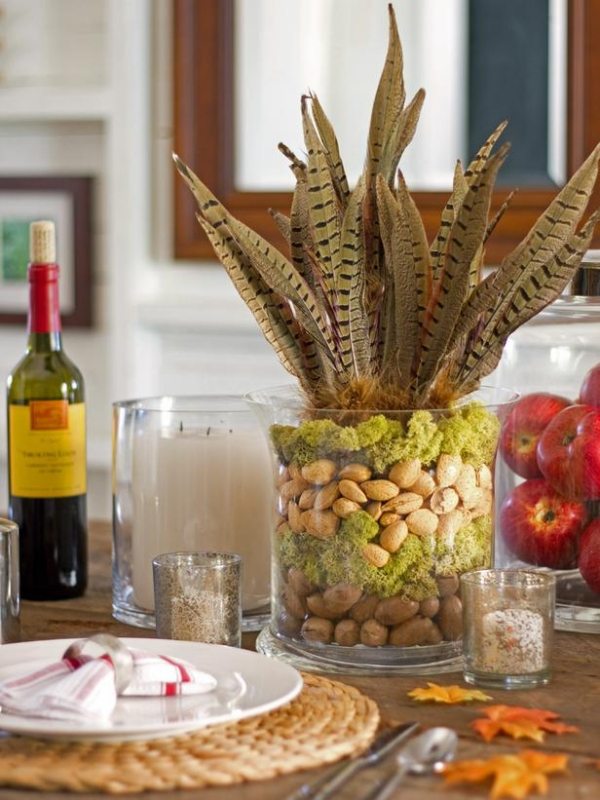 décoration-table-fête-automnale-vase-verre-plein-noix