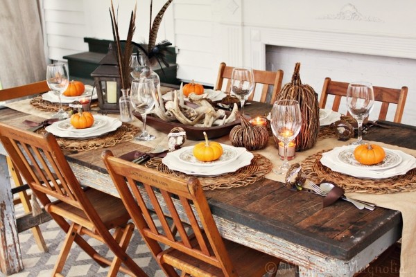 décoration-table-fête-style-rustique-citrouilles-bois