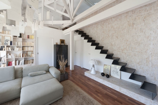escalier-design-moderne-salon-balustrade