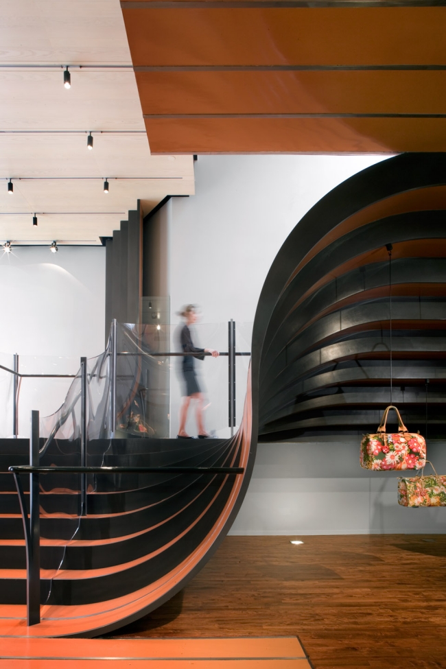 escalier-design-moderne-salon-formes-ondulante