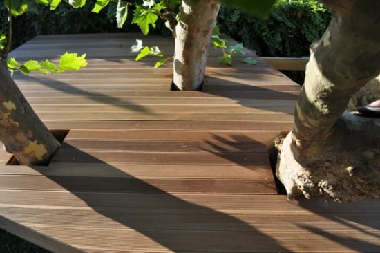 idée-écologique-sol terrasse en bois bangkiraï beige