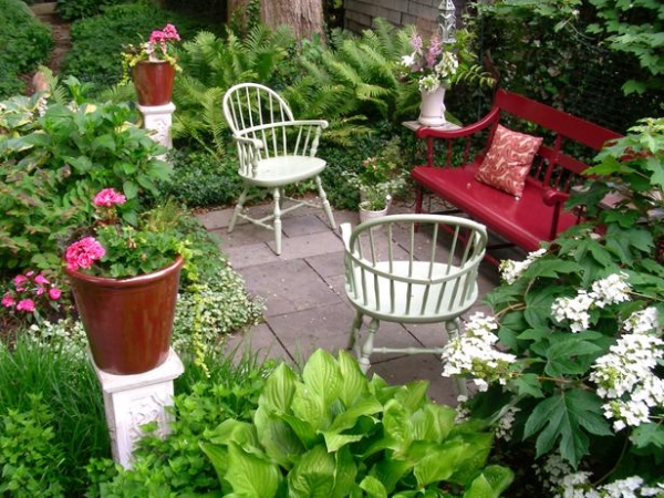 idée aménagement de jardin coin-repos-banc-chaises