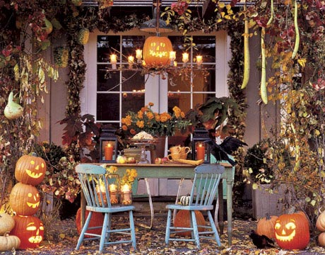 idée de décoration Halloween effrayante jardin-citrouilles-feuilles