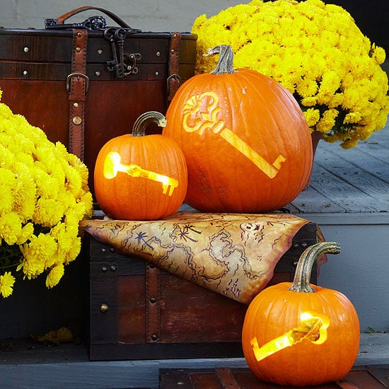 idée-décoration-pour-Halloween-citrouilles-fleurs-jaunes