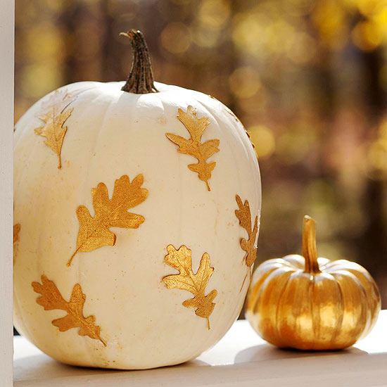 idée-décoration-pour-Halloween-feuilles-automne-or