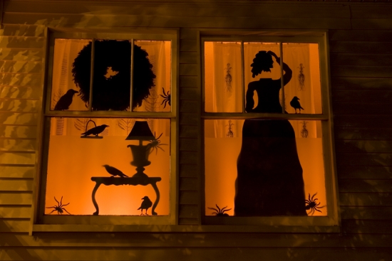 idée-originale décoration d'Halloween silhouette-fantasmagorique-femme