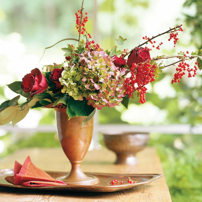 idée-originale-décoration-d'automne-bouquet-fleurs-roses