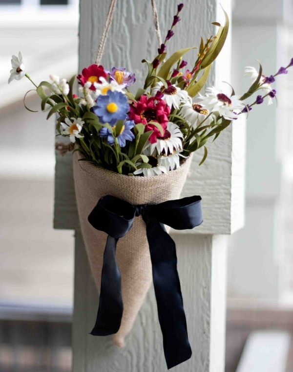 idée-originale décoration d'automne cône-toile-lin-bouquet-fleurs