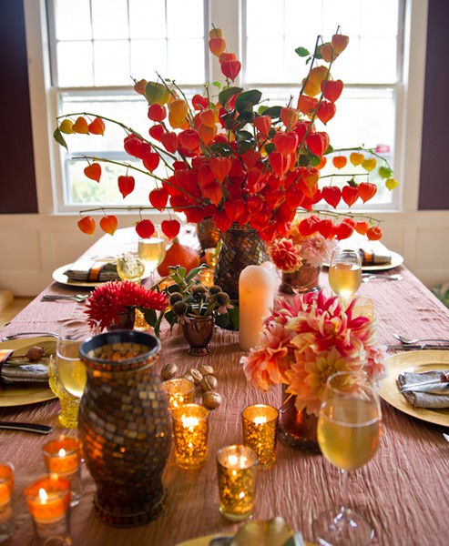 idée-originale-décoration-de-table-d'automne-bougies-vases