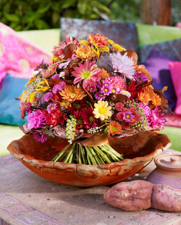 idée-originale-décoration-de-table-d'automne-chrysanthèmes