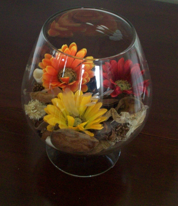 idée-originale-décoration-de-table-d'automne-verre-vase-fleurs
