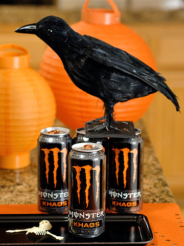 idée-originale-fête-d`Halloween-corbeau-noir-lanterne-orange