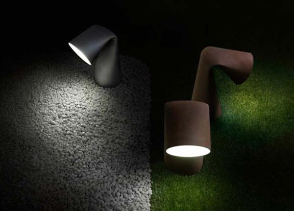 idée-originale-luminaire-de-jardin-lampe-sol-galets-pelouse