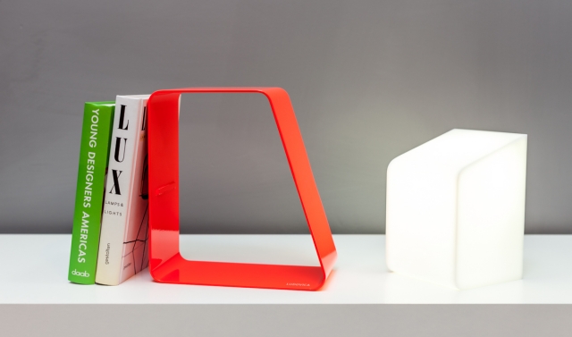 idée-originale-luminaire-design-lampe-table-blanche