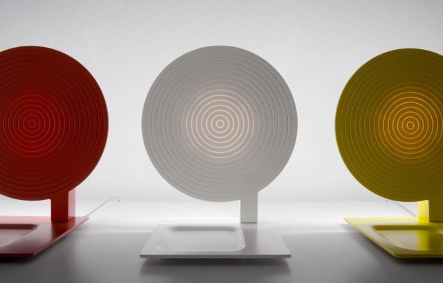 idée-originale-luminaire-design-lampe-table-rouge-blanche-jaune