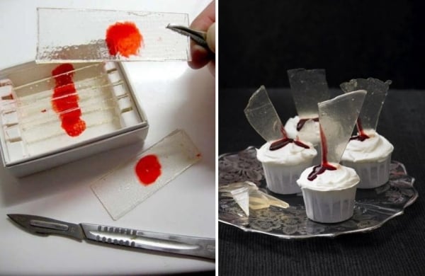 idées-décoration-Halloween-Dexter-petits-gâteaux-pièces-verre-empreintes-digitales