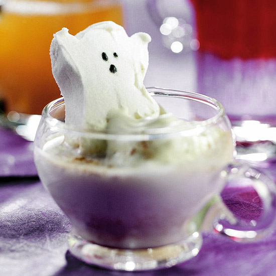 idées-décoration-Halloween-fantômes-adorables-chocolat-blanc-guimauve