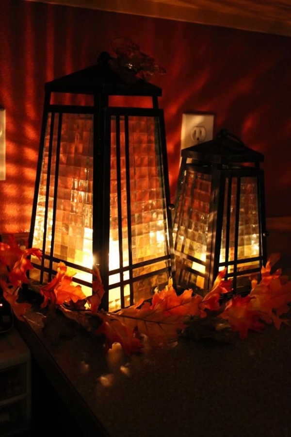 idées-décoration-automnale-lanternes-bougies-feuilles-automnales décoration automnale