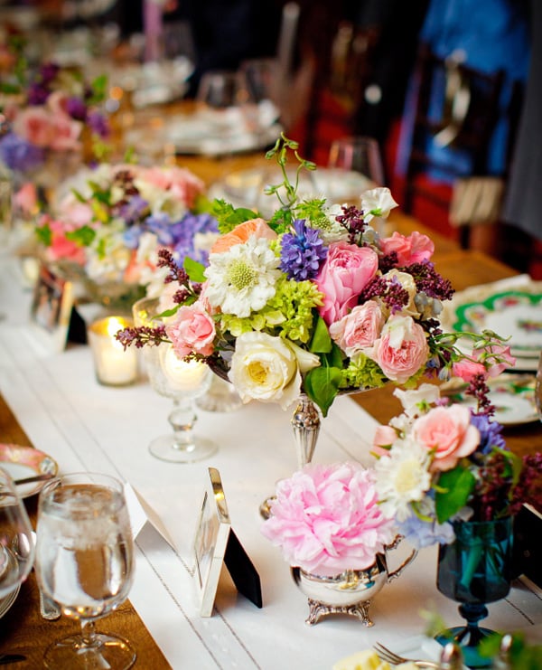 idées-décoration-fêtes-table-atmosphère-romantique-fleurs-magnifiques