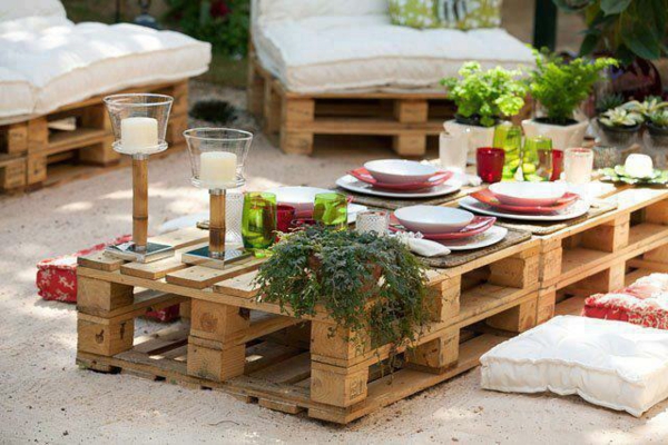 idées-de-déco-table-palettes-bois-jardin