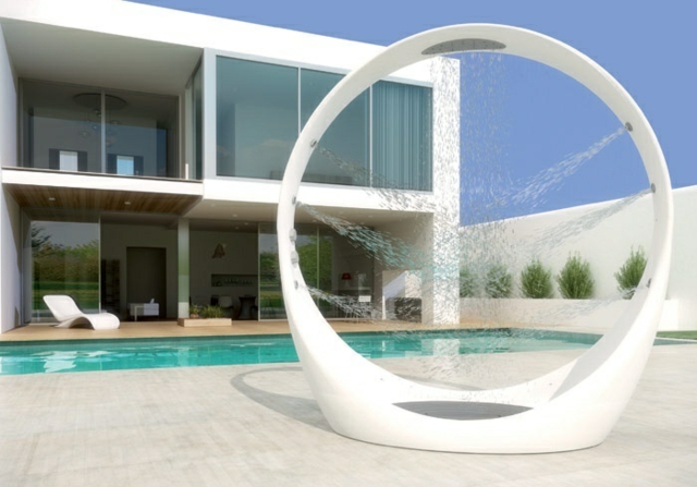 idées-inspirantes-douche-jardin-design-forme-ovale