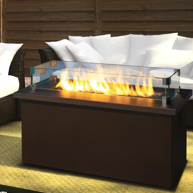 idée-foyer-extérieur-meubles-jardin-coussins-confortables