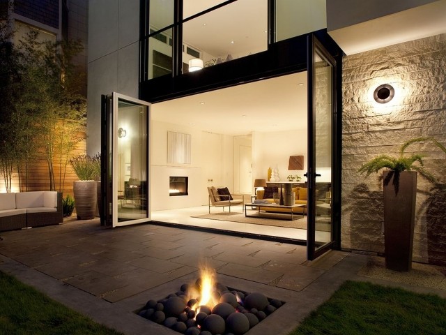 idée-foyer-extérieur-terrasse-sol-carreaux