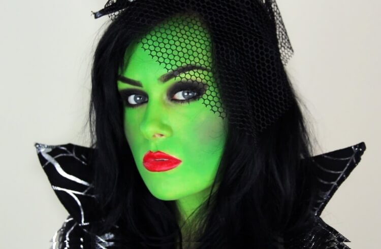 idée maquillage sorcière femme pour halloween peinture verte
