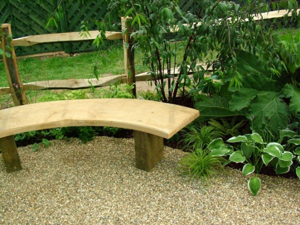 idée-originale-banc-de-jardin-bois-forme-arrondie