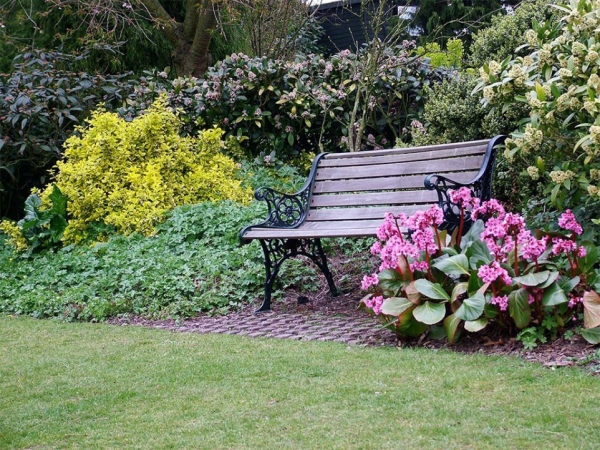 idée-originale-banc-de-jardin-bois-métal