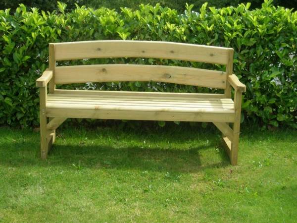 idée-originale-banc-de-jardin-design-classique-bois