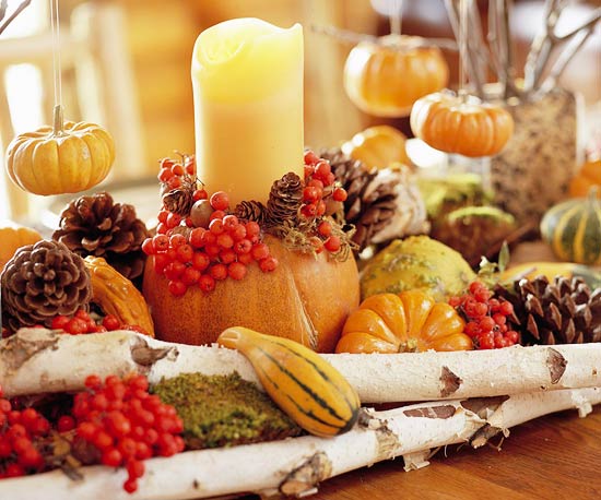 idée-originale-déco-de-table-citrouilles-bougies-citrouilles-gourdes