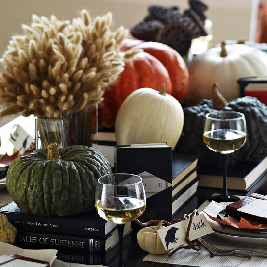 idée-originale-déco-de-table-citrouilles-couleurs-orange-blanche