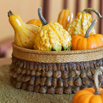 idée-originale-déco-de-table-citrouilles-gourdes-panier-fruits