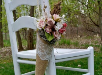 idée-originale-décoration-d'automne-bouquet-fleurs-dentelle-toile-lin