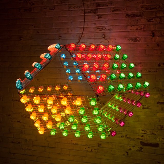 idée-originale-luminaire-design-rouge-vert-jaune-bleu-lumiaire