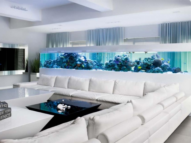 idées-aquarium-salon-design-moderne-large-bleu