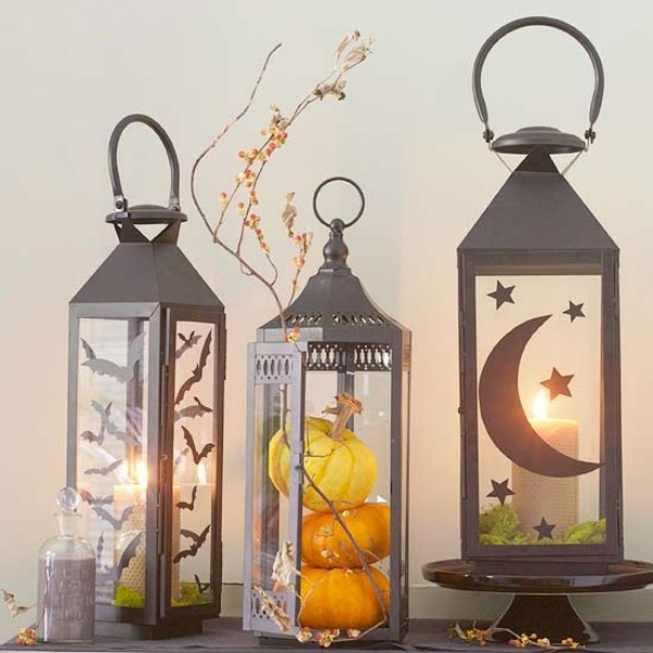 idées-décoration-automnale-lanternes-bougies-décorées-citrouilles-petites