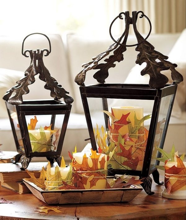 idées-décoration-automnale-lanternes-bougies-feuilles-automne-métalliques