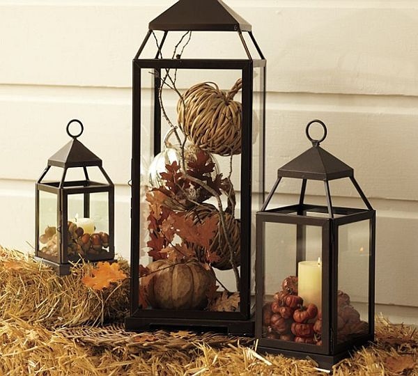 idées-décoration-automnale-lanternes-bougies-feuilles-sèches-citrouilles-glands