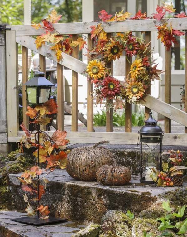 idées-décoration-automnale-lanternes-bougies-fleurs-sèches-feuilles