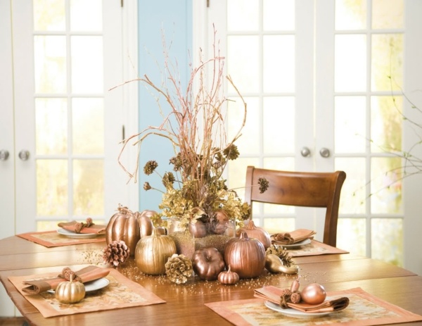 idées-décoration-table-automnale-citrouilles-dorées