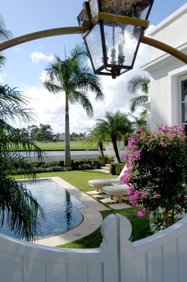 idées-piscine-jardin-atmosphère-agréable-moderne piscine de jardin