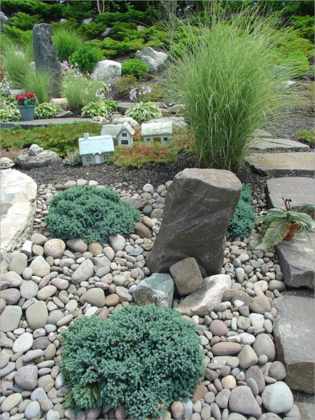 jardin de rocaille galets-rivière-pierres-herbes