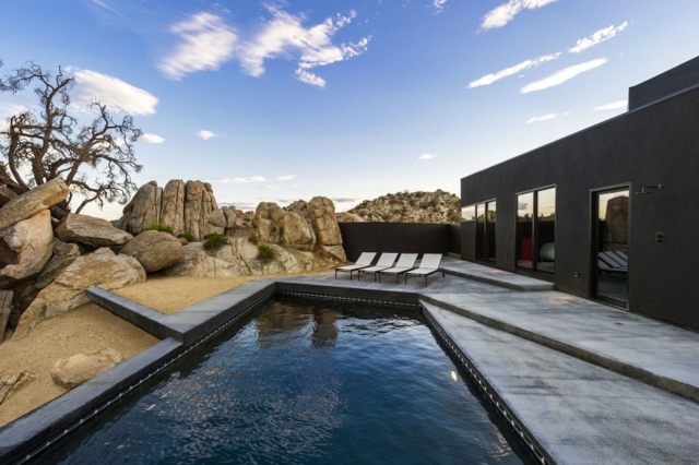 maison-architecture-extraordinaire-piscine-extérieure-rocaille