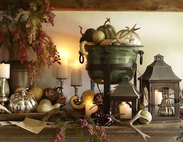 maison-déco-automne-originale-lanternes-gourdes-citrouilles